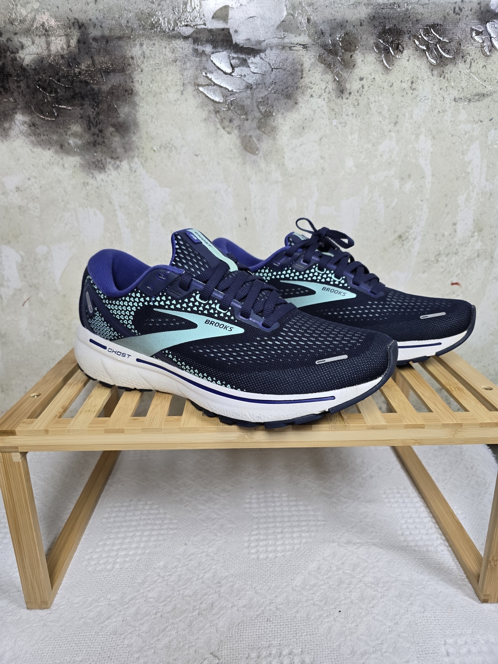 Brooks Ghost 14 running shoes in navy blue with mint/teal accents. Size 9.5